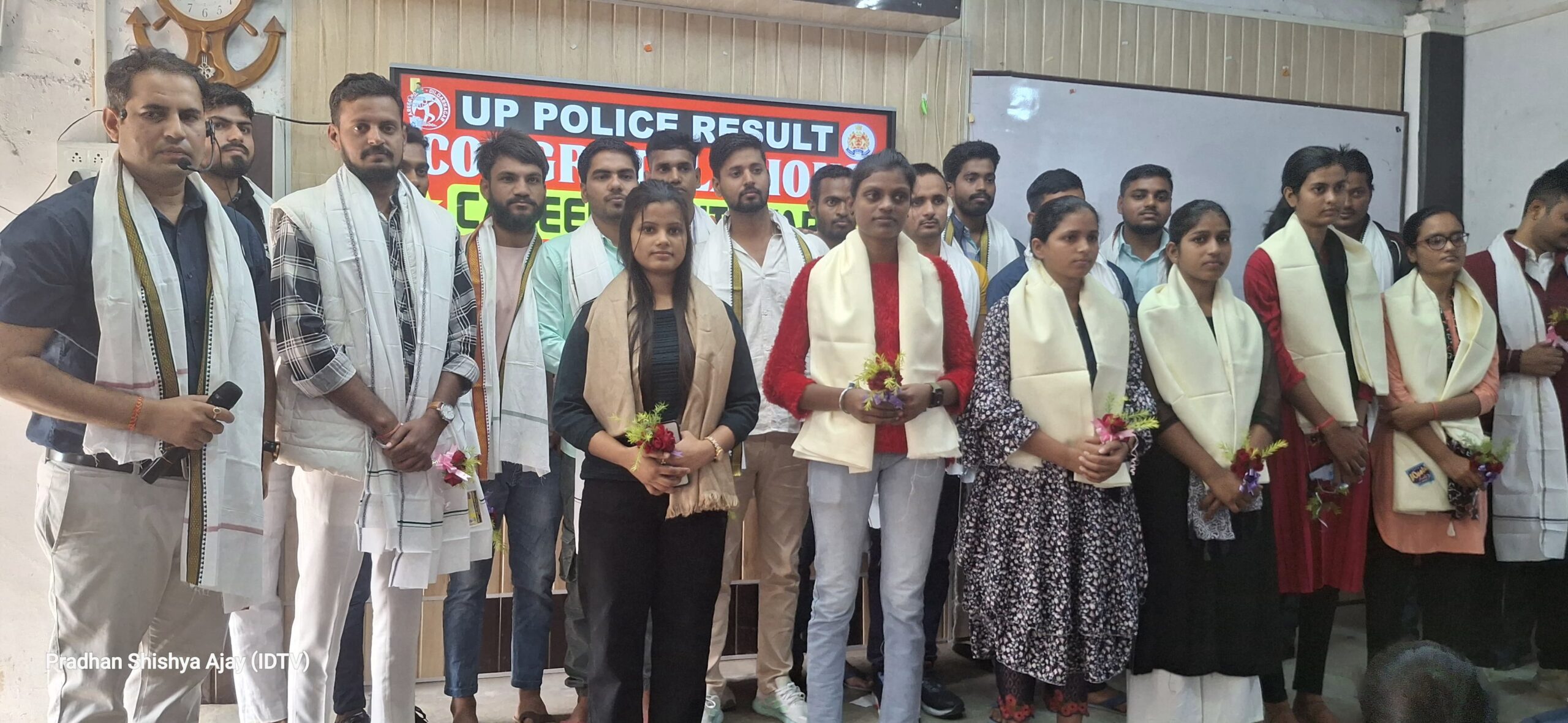 Read more about the article गाजीपुर: दिलदारनगर के ग्रामीण छात्रों ने पुलिस भर्ती परीक्षा में रचा इतिहास, कैरियर प्वाइंट कोचिंग सेंटर बना सफलता का आधार ।
