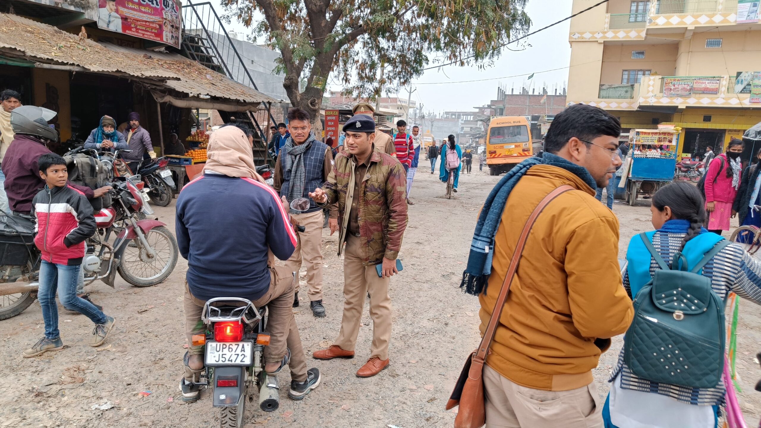 Read more about the article दिलदारनगर पुलिस का सराहनीय हेलमेट जागरूकता अभियान।