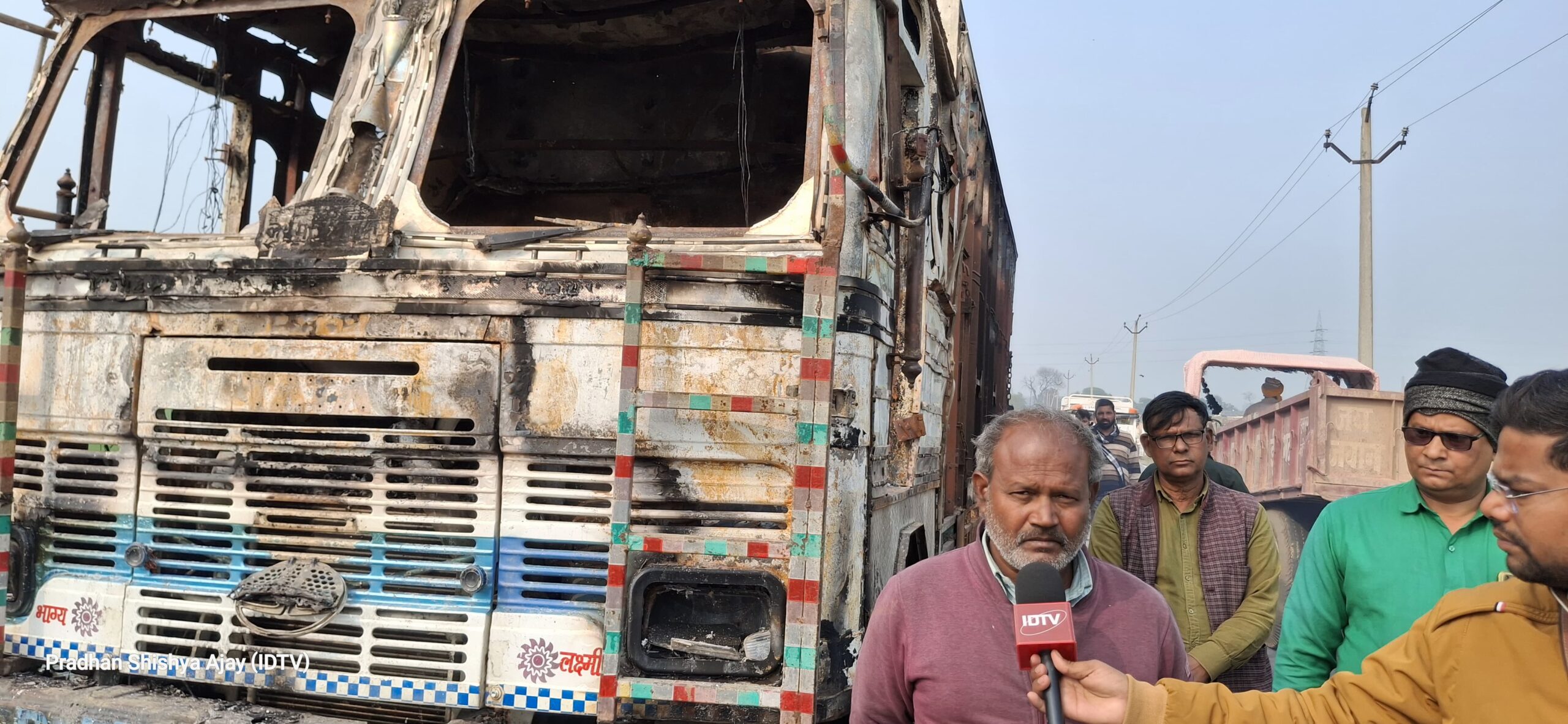 You are currently viewing ट्रक में आग लगने से जलकर खाक, वाहन स्वामी ने पुलिस को दी जानकारी।