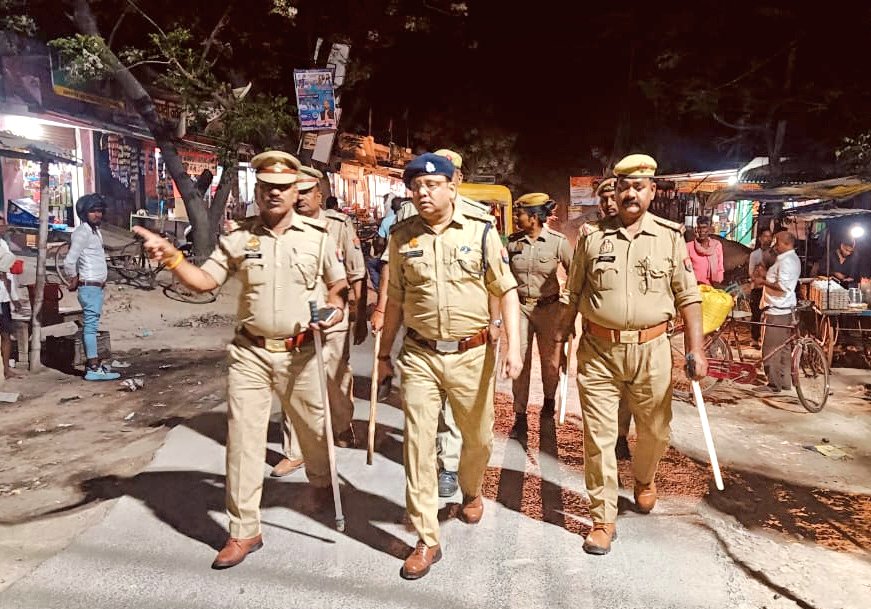You are currently viewing भड़सर बाजार में पुलिस ने किया फ्लैग मार्च, सतर्कता बरतने की अपील