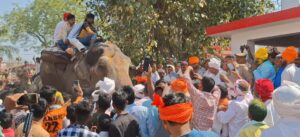 Read more about the article बुढ़वा मंगल महावीरी झंडा जुलूस धूमधाम से निकला