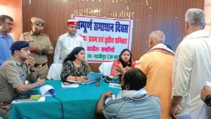 Read more about the article गाजीपुर में सम्पूर्ण समाधान दिवस का आयोजन,जनसमस्याओं के त्वरित निस्तारण पर जोर