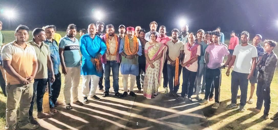 Read more about the article ग़ाज़ीपुर के चाड़ीपुर में नाइट क्रिकेट प्रतियोगिता का आयोजन