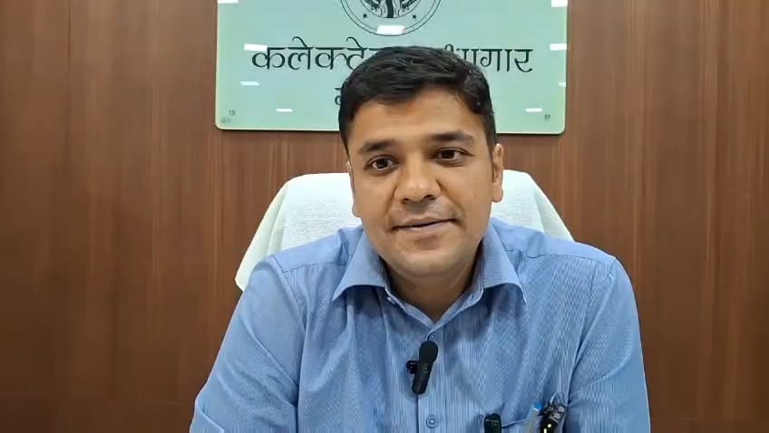Read more about the article गाजीपुर में अविनाश कुमार ने जिलाधिकारी का कार्यभार संभाला