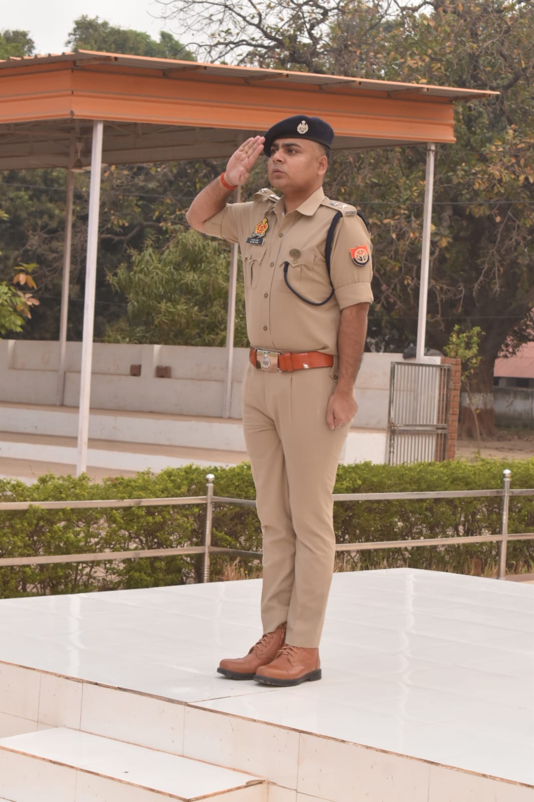 Read more about the article पुलिस अधीक्षक ने पुलिस लाइन में परेड की सलामी ली, अनुशासन व एकरूपता पर दिया जोर