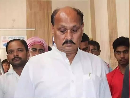 You are currently viewing जहरीली शराब कांड सपा विधायक रमाकांत यादव को हाई कोर्ट से नहीं मिली राहत,जांच जारी रखने का आदेश