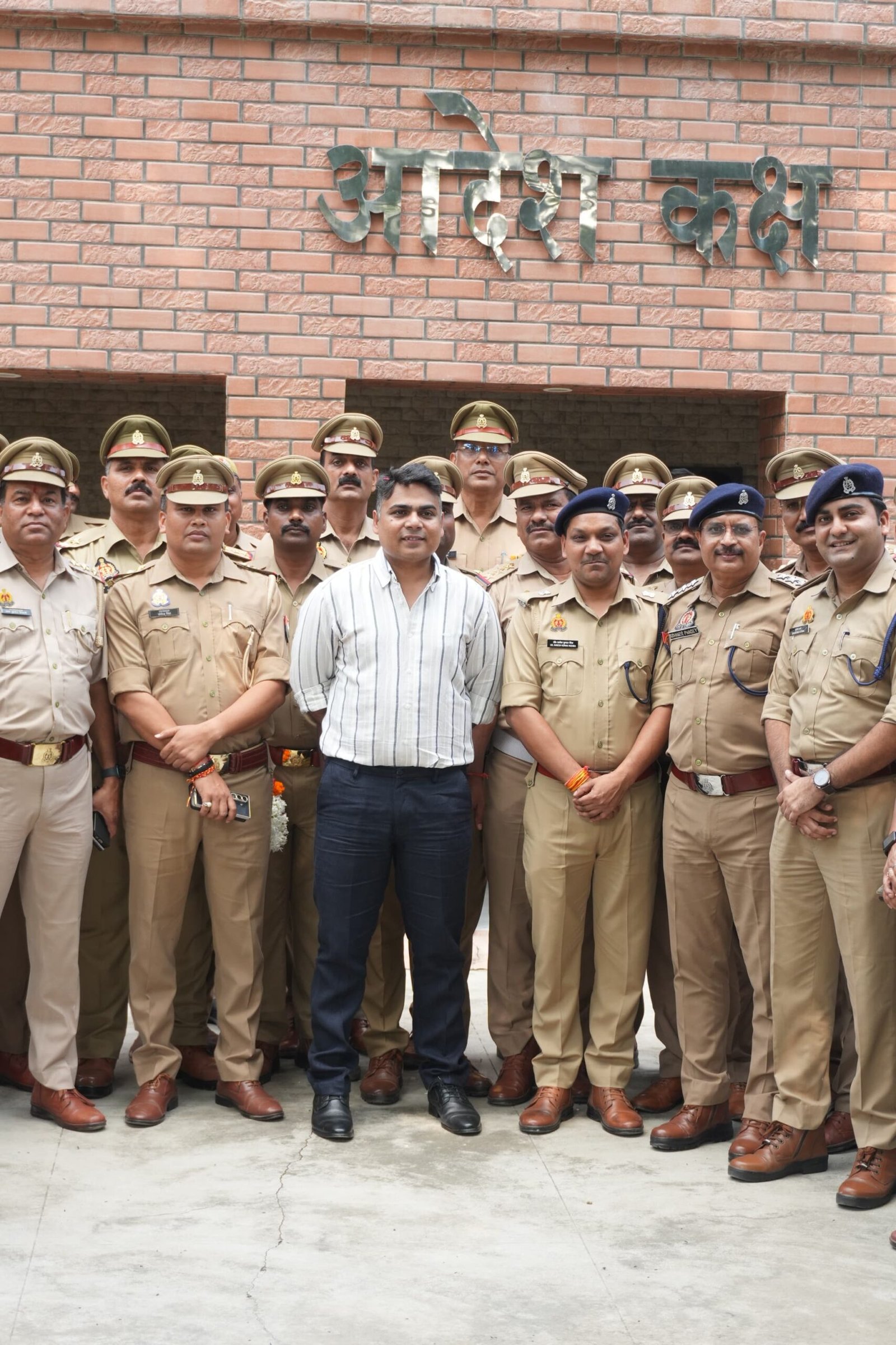 निवर्तमान एसपी डॉ. ईरज राजा को गाजीपुर पुलिस ने दी भावभीनी विदाई