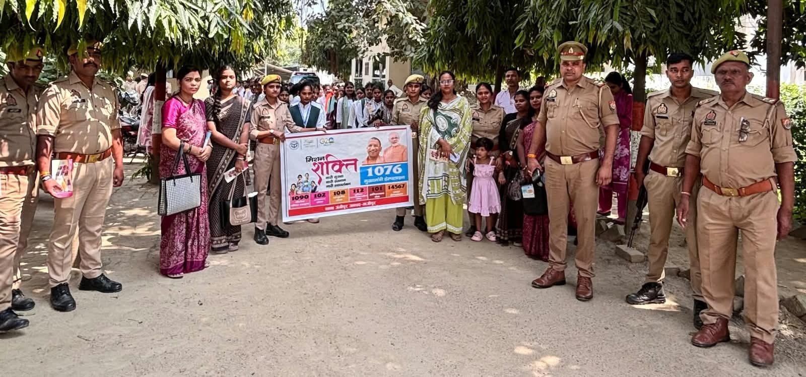 गाजीपुर: मिशन शक्ति 6.0 के तहत जंगीपुर में छात्राओं संग निकला पैदल मार्च, थाना अध्यक्ष ओमप्रकाश ने किया जागरूक